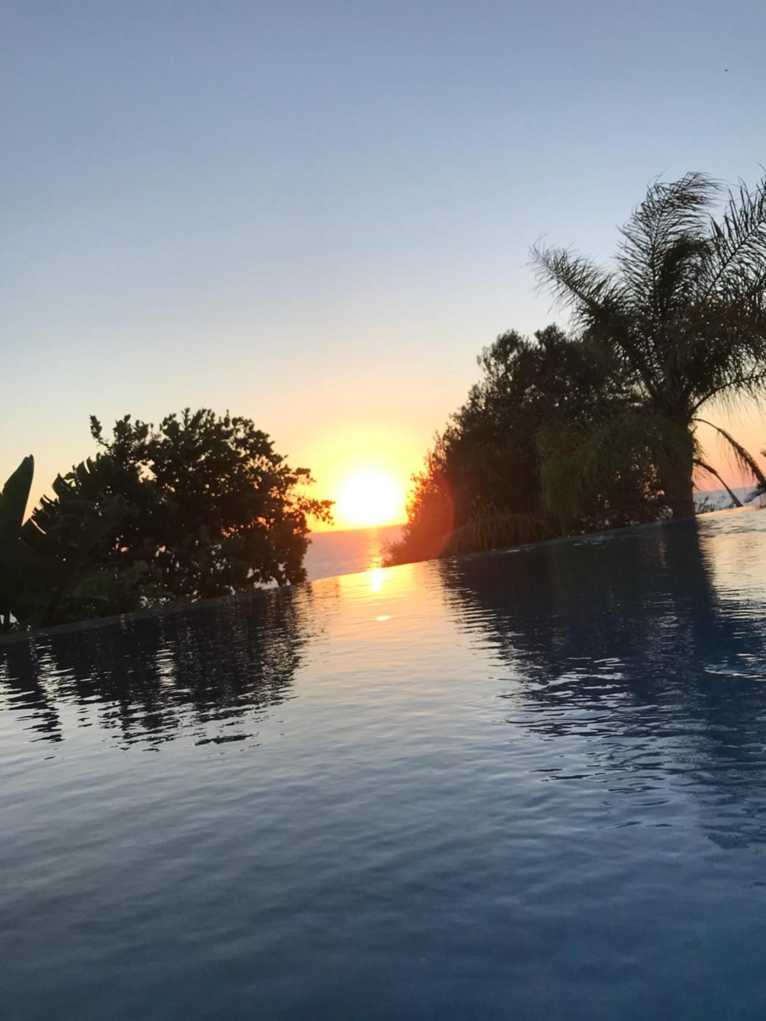 Sunset View Mermaid Villa Помос Екстериор снимка